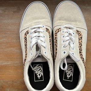 Classic Leopard Stripe Women Vans! Barely worn!!!